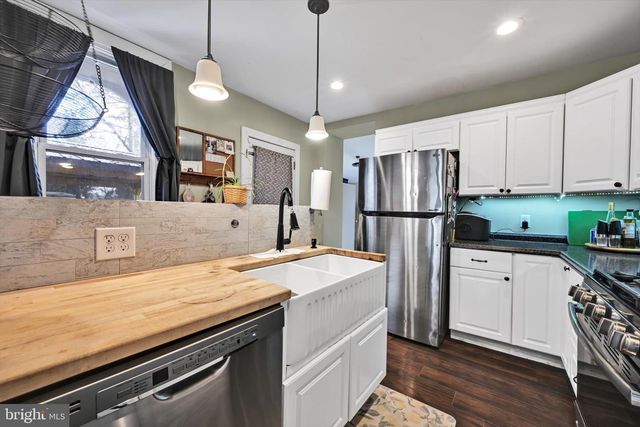 32 W PENN AVE, Wernersville, PA 19565