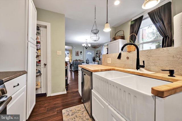 32 W PENN AVE, Wernersville, PA 19565