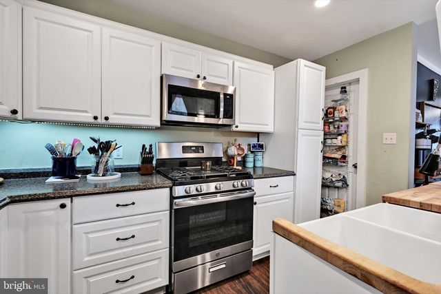 32 W PENN AVE, Wernersville, PA 19565