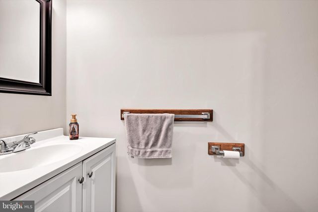 32 W PENN AVE, Wernersville, PA 19565