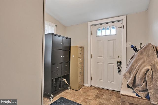 32 W PENN AVE, Wernersville, PA 19565