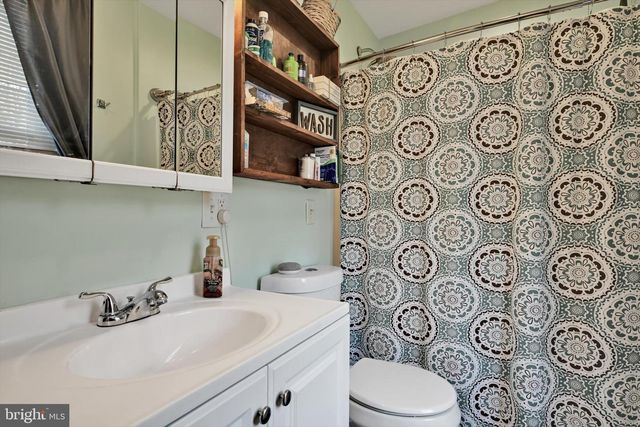 32 W PENN AVE, Wernersville, PA 19565