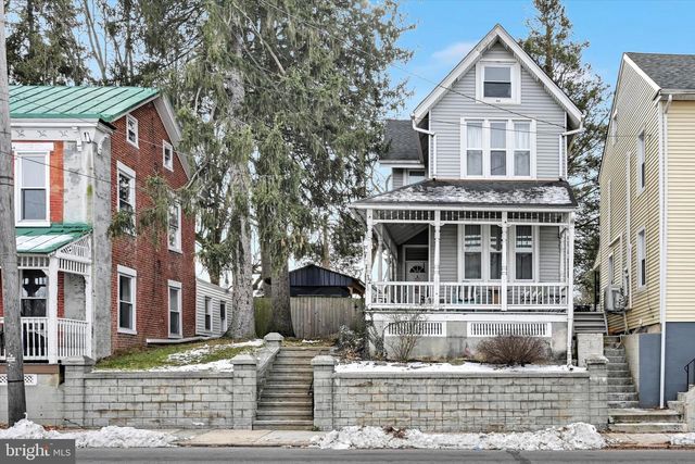 32 W PENN AVE, Wernersville, PA 19565