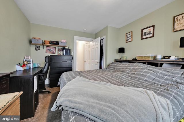 32 W PENN AVE, Wernersville, PA 19565