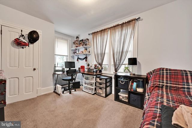 32 W PENN AVE, Wernersville, PA 19565