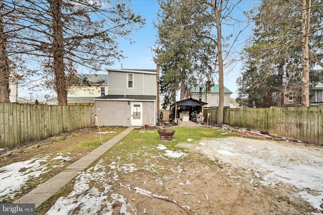 32 W PENN AVE, Wernersville, PA 19565