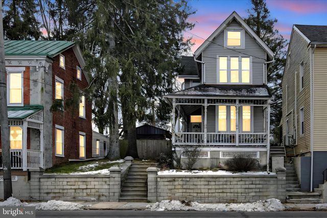 32 W PENN AVE, Wernersville, PA 19565