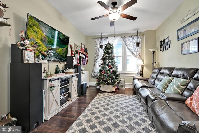 32 W PENN AVE, Wernersville, PA 19565