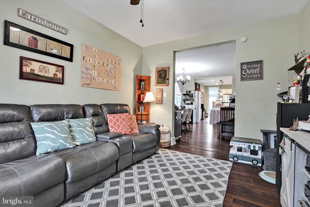 32 W PENN AVE, Wernersville, PA 19565