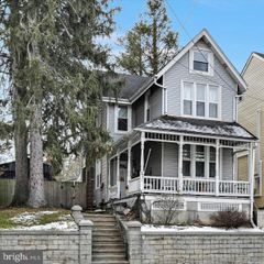 32 W PENN AVE, Wernersville, PA 19565