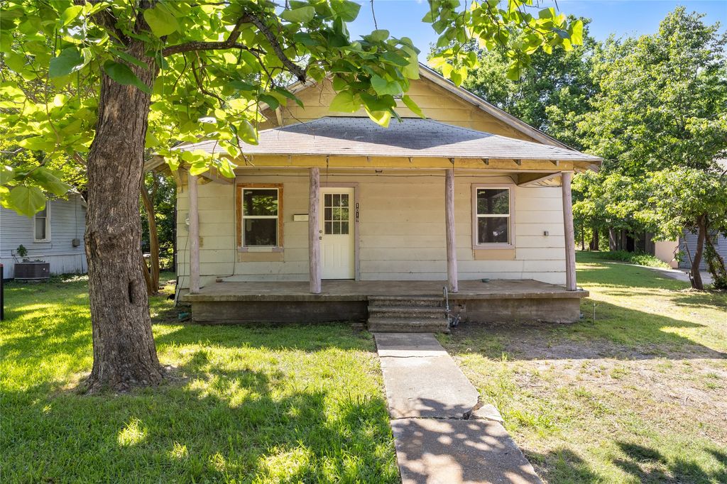 1019 S Star Street S, Bonham, TX 75418