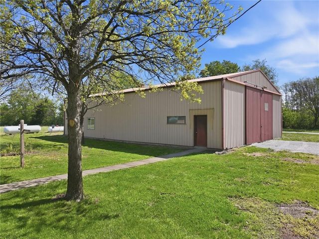 28005 S Belle Plain Road, Harrisonville, MO 64701