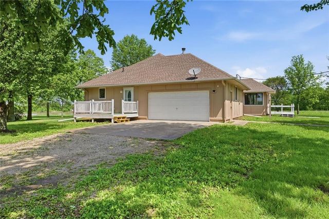 28005 S Belle Plain Road, Harrisonville, MO 64701