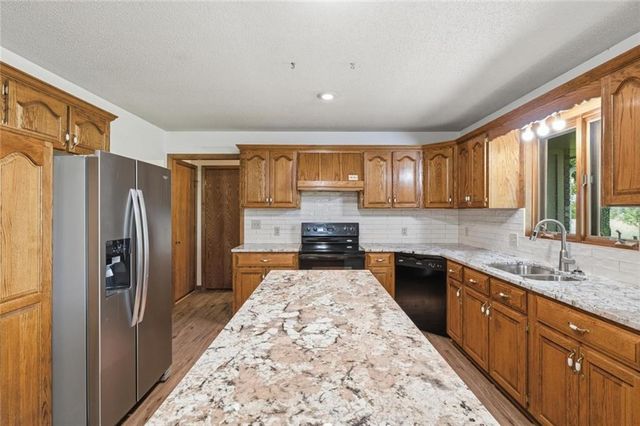 28005 S Belle Plain Road, Harrisonville, MO 64701