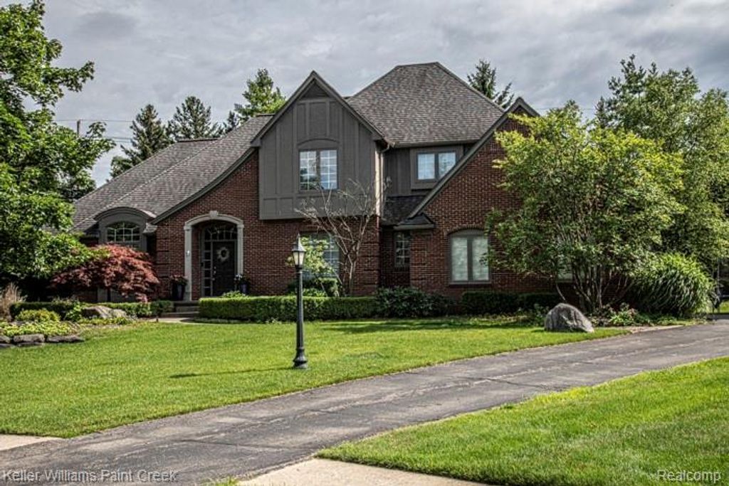 4853 Goodison Place Drive, Rochester, MI 48306