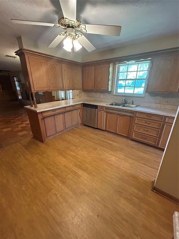 1600 E Imhoff Road, Norman, OK 73071