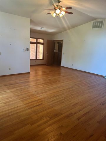 1600 E Imhoff Road, Norman, OK 73071