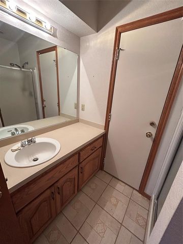 1600 E Imhoff Road, Norman, OK 73071