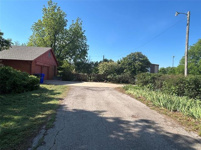 1600 E Imhoff Road, Norman, OK 73071