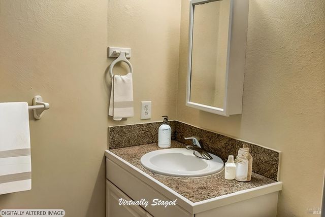 1022 Ruth Pl, Santa Rosa, CA 95401