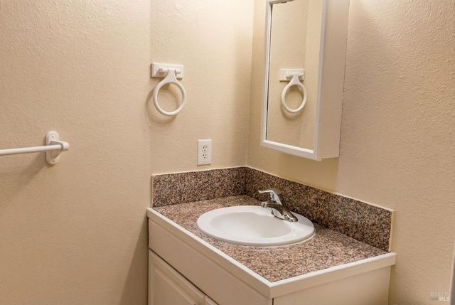 1022 Ruth Pl, Santa Rosa, CA 95401