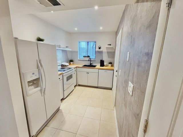 1410 S Federal Highway 205, Lake Worth Beach, FL 33460