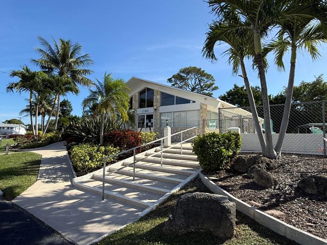2204 Lake Osborne Drive 5, Lake Worth Beach, FL 33461