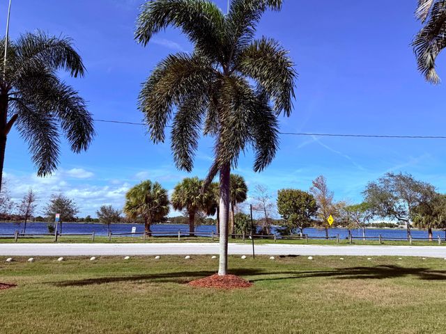2204 Lake Osborne Drive 5, Lake Worth Beach, FL 33461