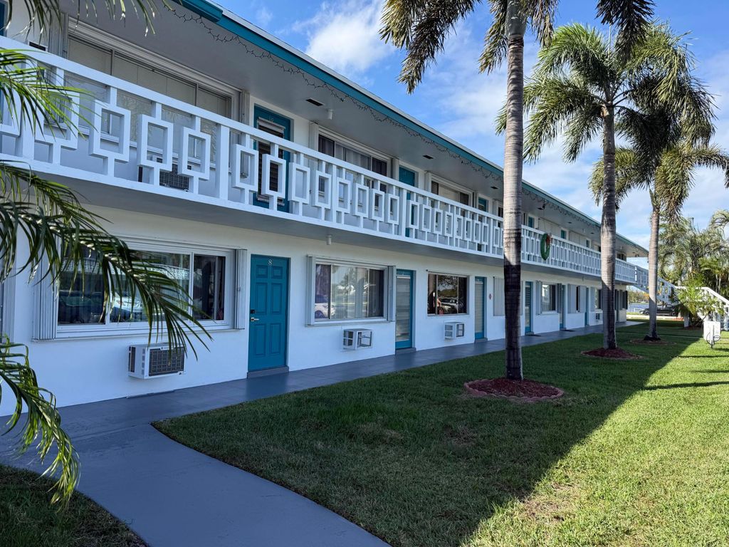 2204 Lake Osborne Drive 5, Lake Worth Beach, FL 33461