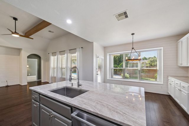 1041 Cedar Forest Drive, Conroe, TX 77384