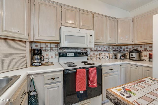 101 South Hickory Circle, Greeneville, TN 37743
