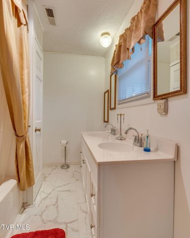 101 South Hickory Circle, Greeneville, TN 37743