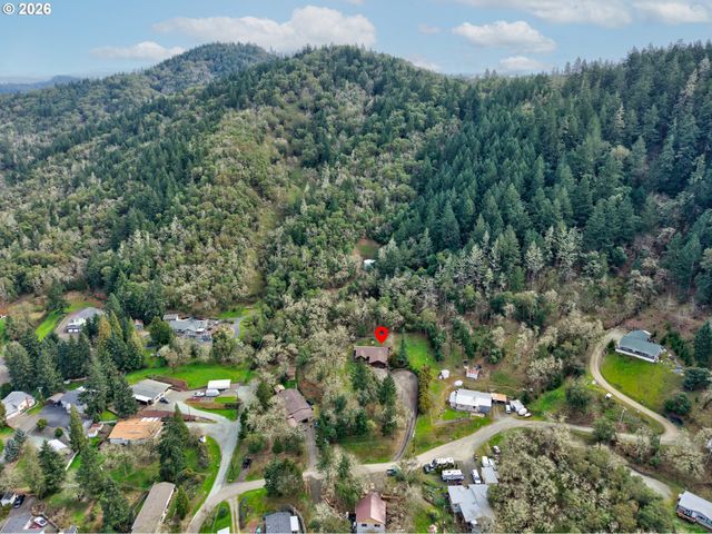 755 PLIN St, Myrtle Creek, OR 97457