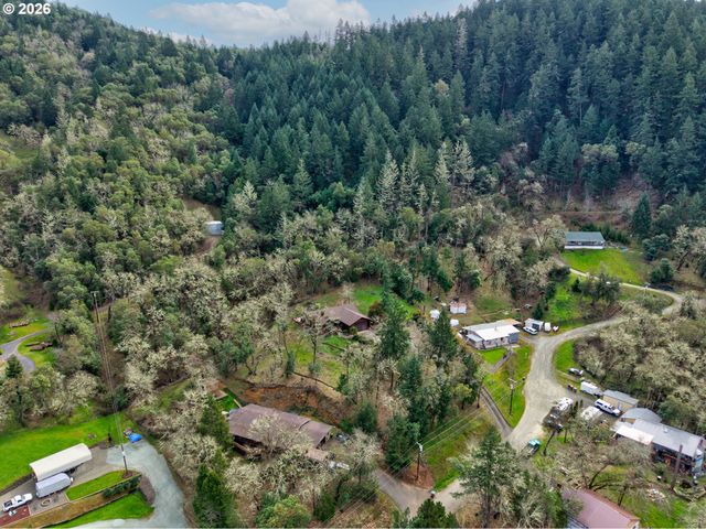 755 PLIN St, Myrtle Creek, OR 97457