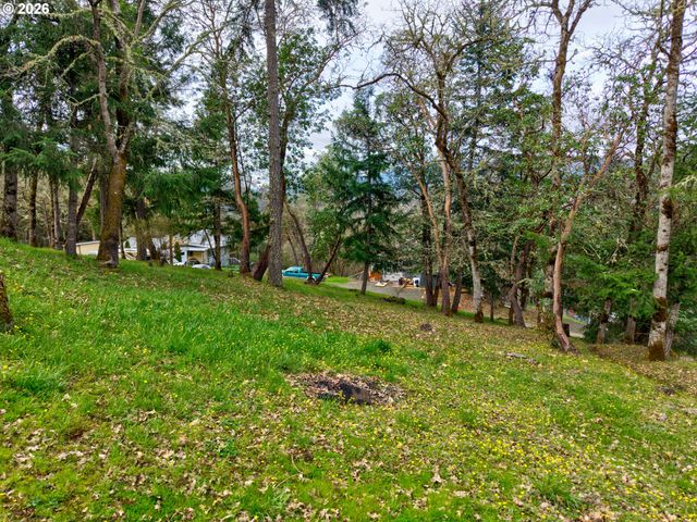 755 PLIN St, Myrtle Creek, OR 97457