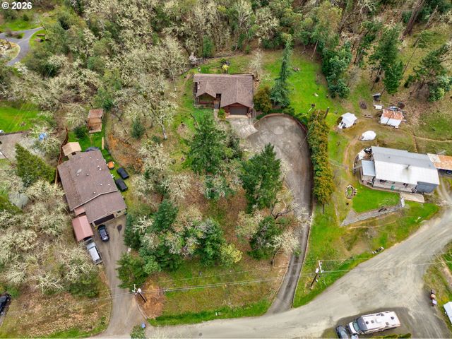 755 PLIN St, Myrtle Creek, OR 97457