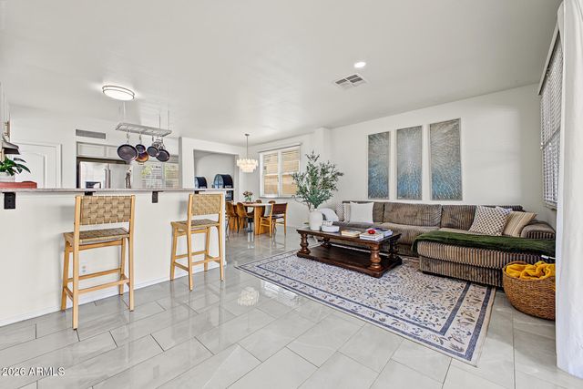 2340 E WAYLAND Drive, Phoenix, AZ 85040
