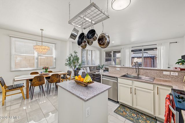 2340 E WAYLAND Drive, Phoenix, AZ 85040