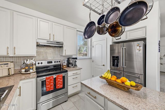 2340 E WAYLAND Drive, Phoenix, AZ 85040