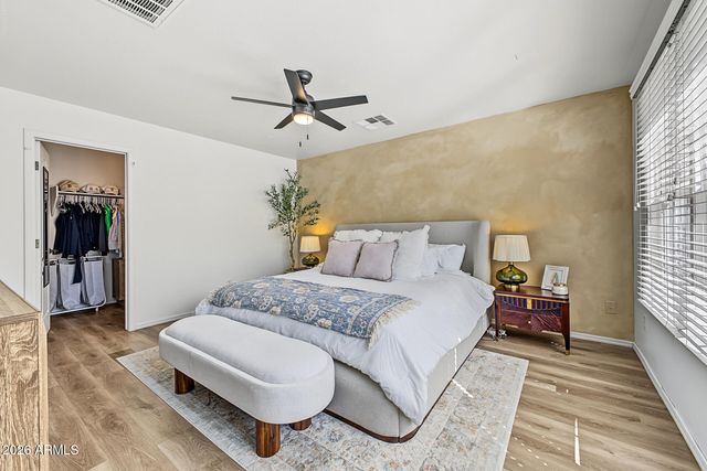 2340 E WAYLAND Drive, Phoenix, AZ 85040