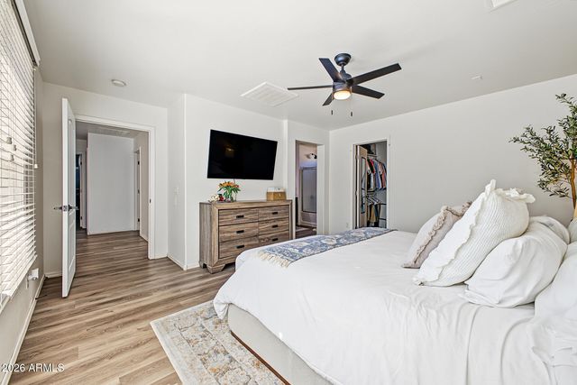 2340 E WAYLAND Drive, Phoenix, AZ 85040
