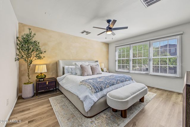2340 E WAYLAND Drive, Phoenix, AZ 85040