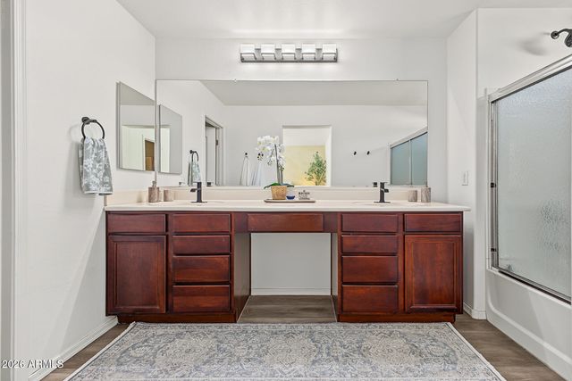 2340 E WAYLAND Drive, Phoenix, AZ 85040