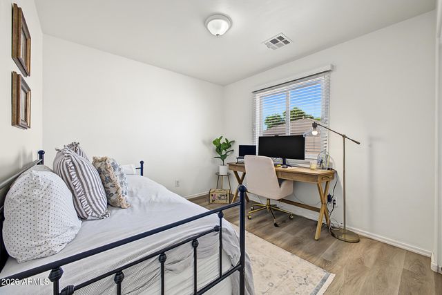 2340 E WAYLAND Drive, Phoenix, AZ 85040