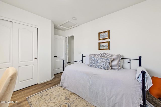 2340 E WAYLAND Drive, Phoenix, AZ 85040