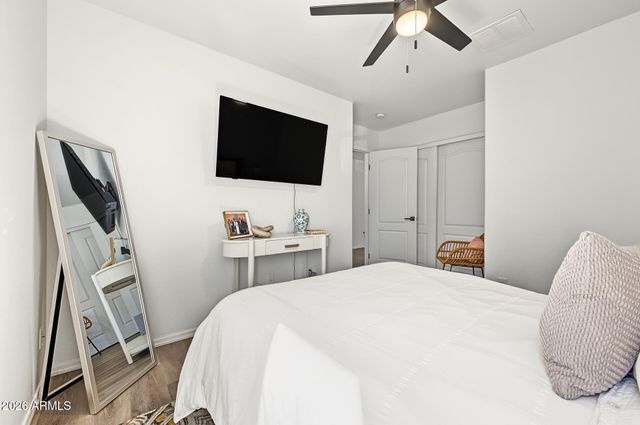2340 E WAYLAND Drive, Phoenix, AZ 85040