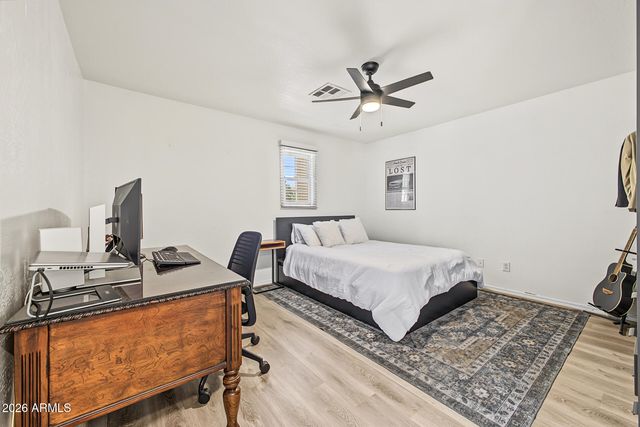 2340 E WAYLAND Drive, Phoenix, AZ 85040