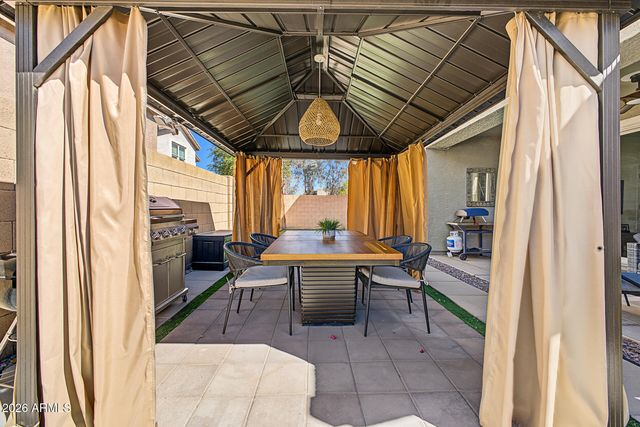2340 E WAYLAND Drive, Phoenix, AZ 85040