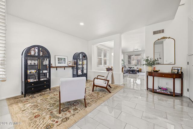 2340 E WAYLAND Drive, Phoenix, AZ 85040