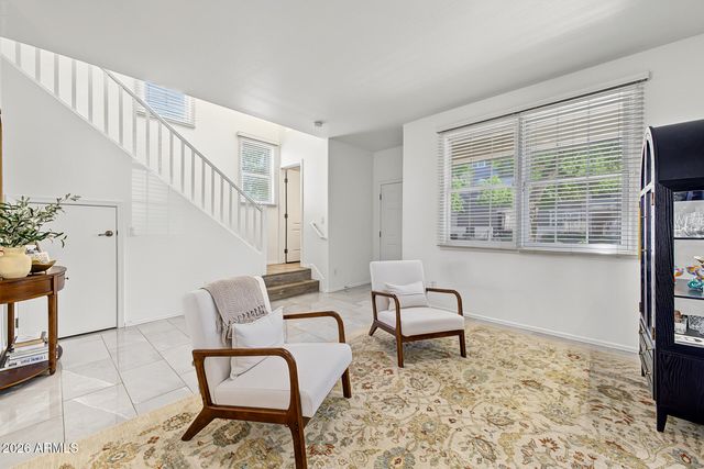 2340 E WAYLAND Drive, Phoenix, AZ 85040